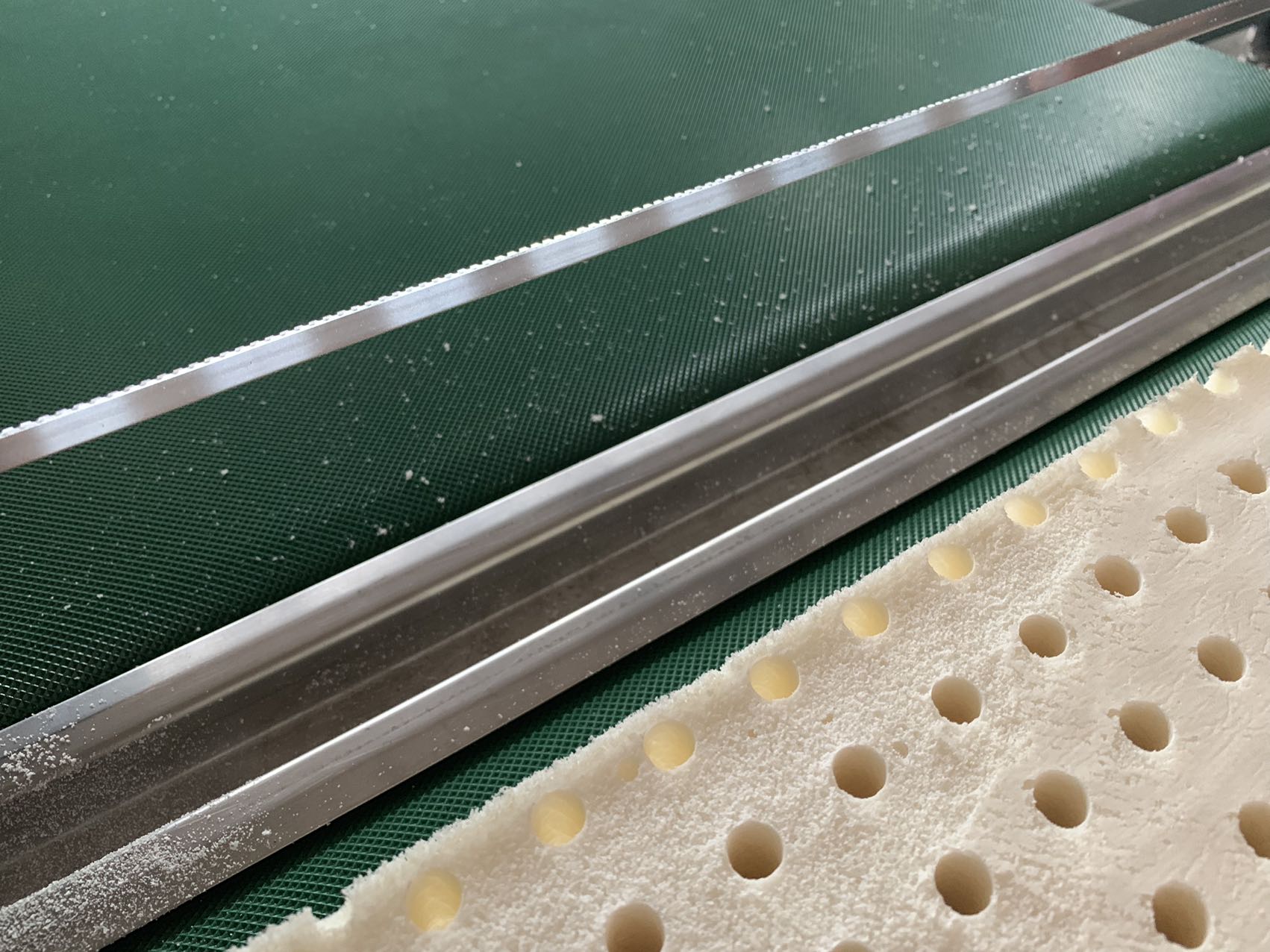 Foam Cutting Machine