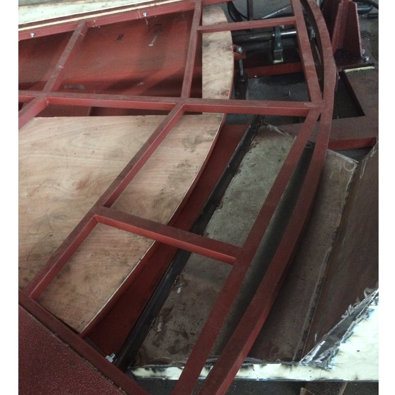 Rotary plastic cutting equipment
