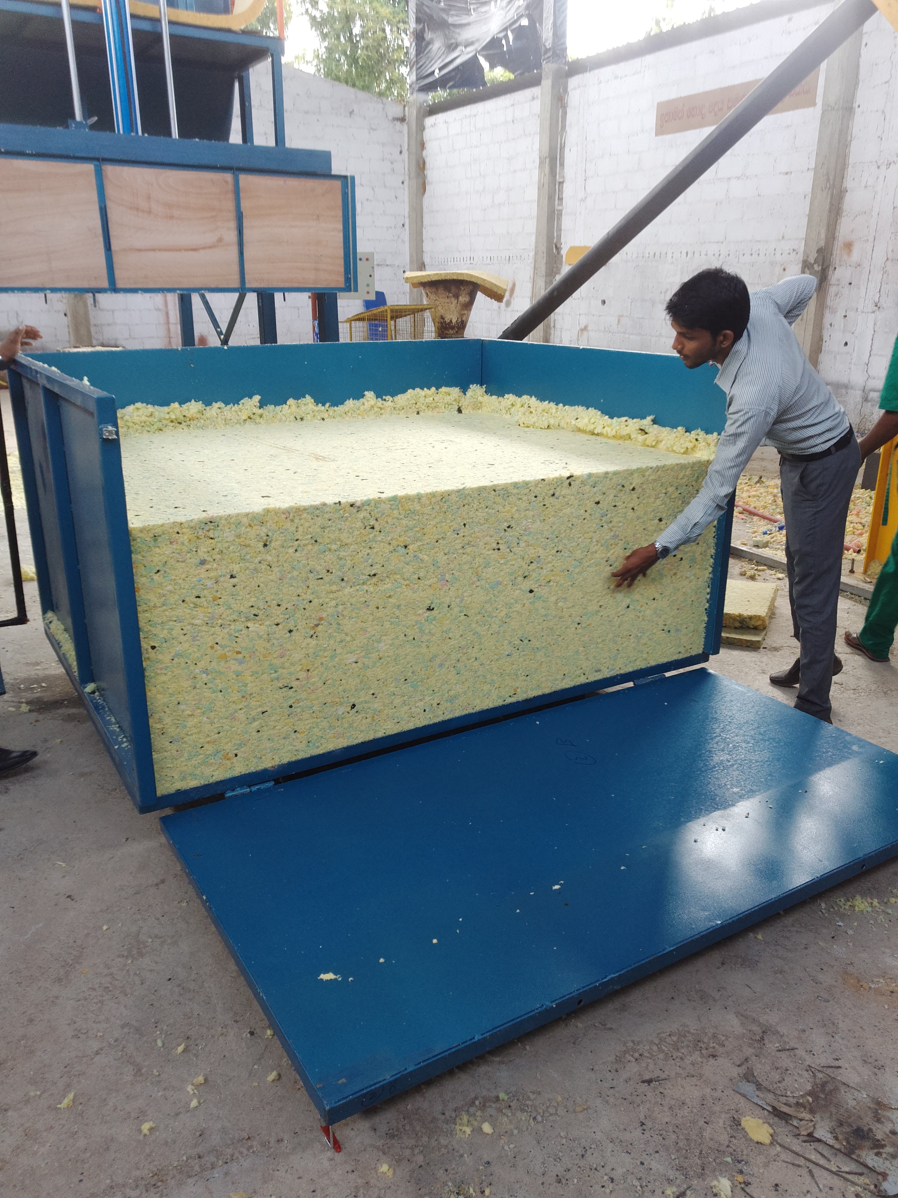 Waste foam scraps recycling mattress rebonded foam machine