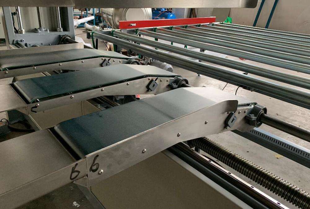 China made mattress covering packing machinery by plastic smoothly chinese mattress machine