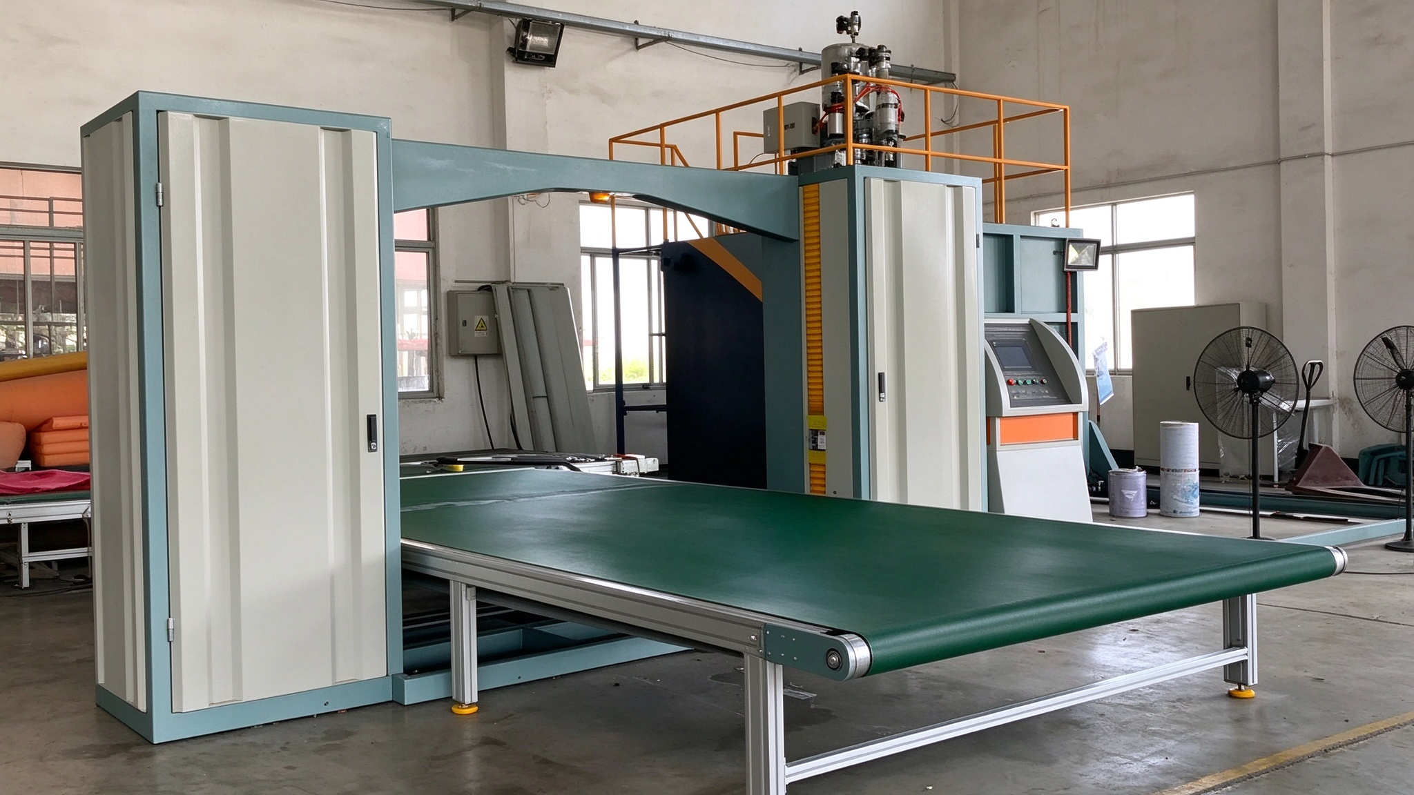 cutting foam machine